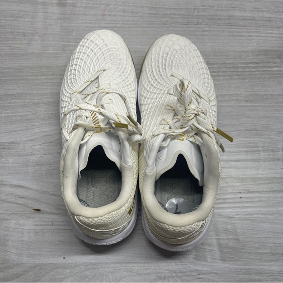 Under Armour UA Glyde 2 MT White Gold Softball Cleats Women’s size 7 - Picture 9 of 15